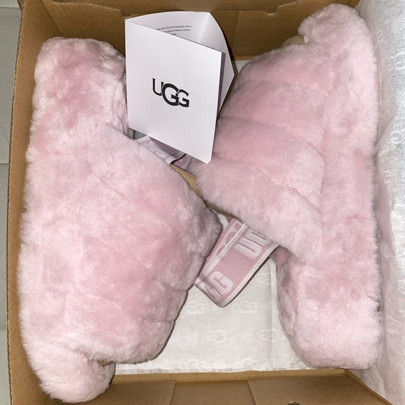 Light Pink FluffYeah Ugg Slides w/free pink mask - Picture 2 of 12